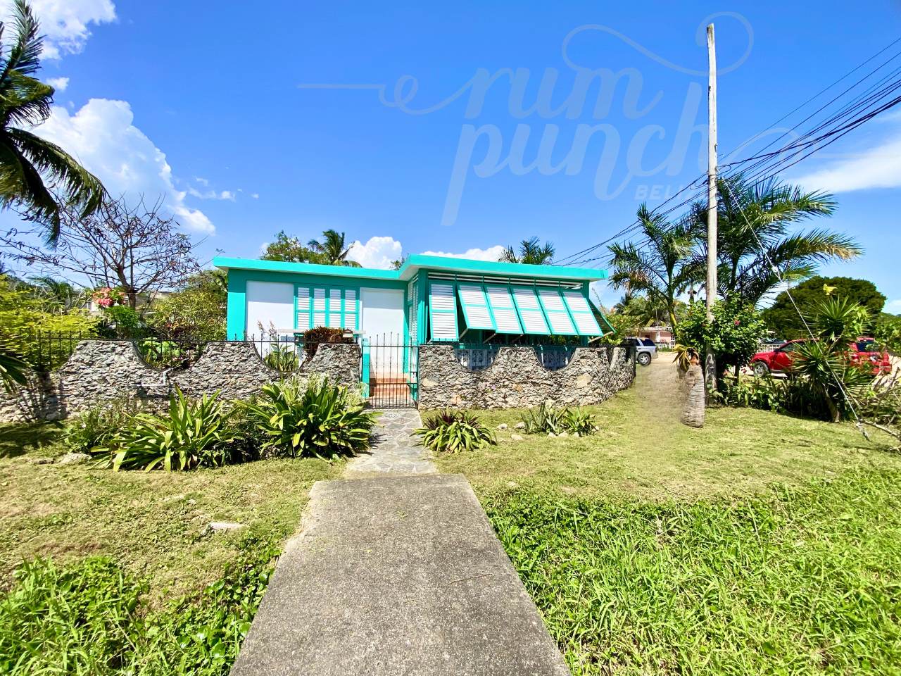 Caribbean Breeze Cottage – Colorful Corner Lot Bungalow One Block from Corozal Bay